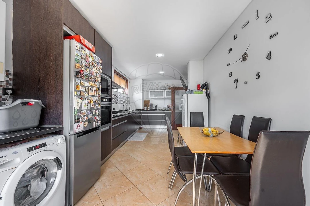 Apartamento T2 para Venda em Oliveira (Santa Maria) Foto 3