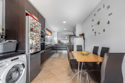 Apartamento T2 para Venda em Oliveira (Santa Maria)
