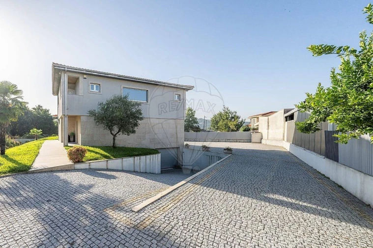 Moradia T3 para Venda em Briteiros Santo Estêvão e Donim Foto 6