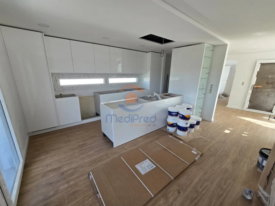 Moradia T4 para Venda em Pontinha e Famões Foto 3
