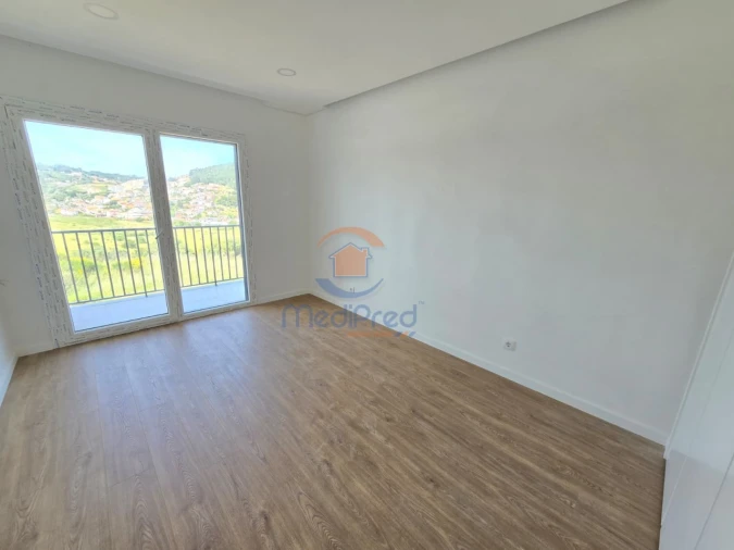 Moradia T4 para Venda em Pontinha e Famões Foto 8