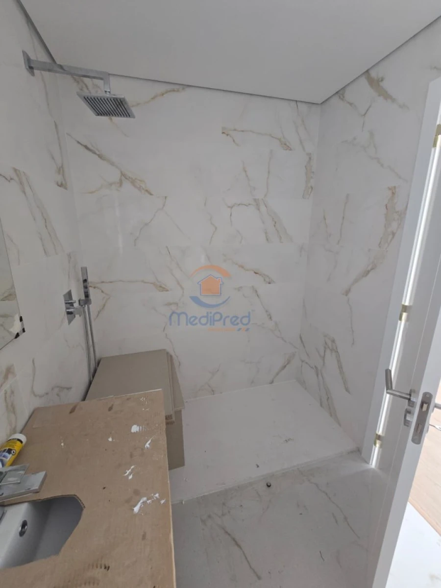 Moradia T4 para Venda em Pontinha e Famões Foto 13