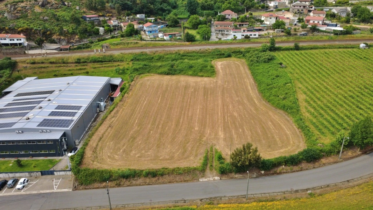 Terreno para Venda em Ruilhe Foto 1