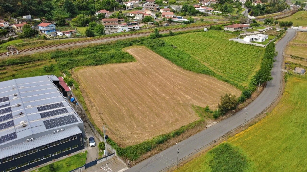 Terreno para Arrendamento em Ruilhe Foto 2