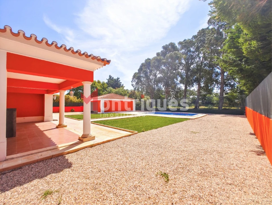 Moradia T4 para Venda em Santa Maria e São Miguel, São Martinho, São Pedro Penaferrim Foto 3