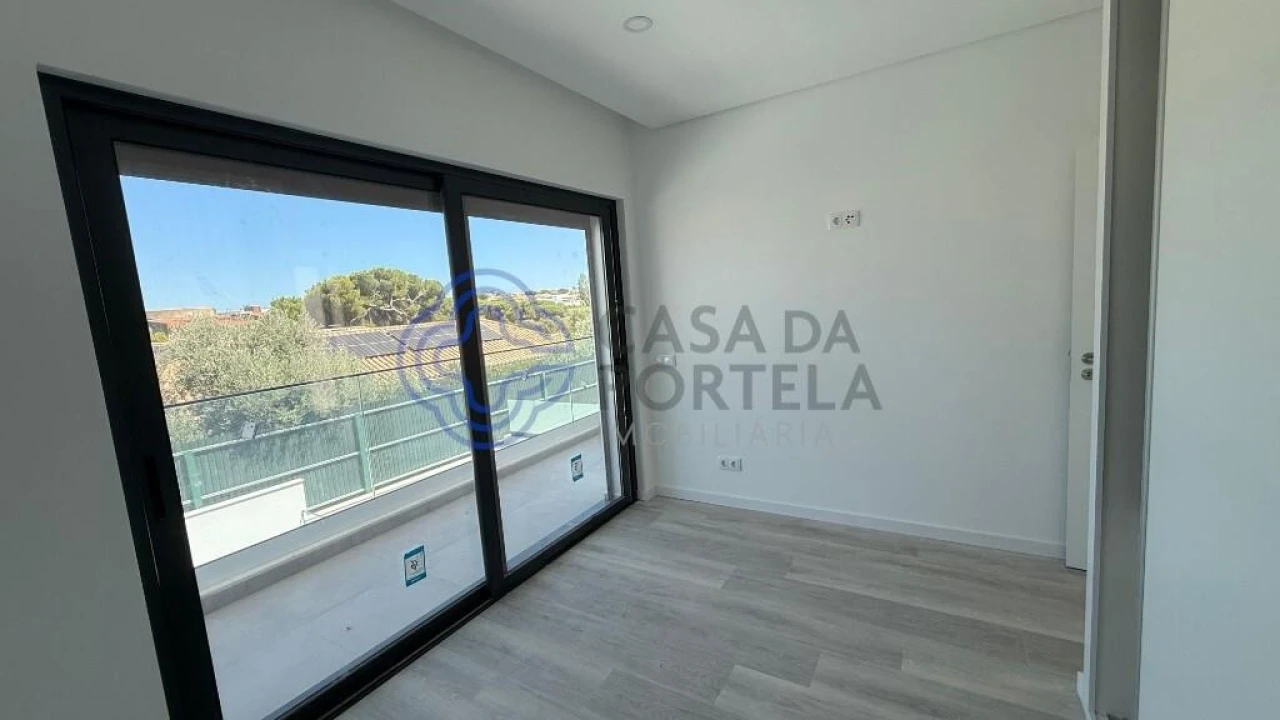 Moradia T4 para Venda em Montenegro Foto 23