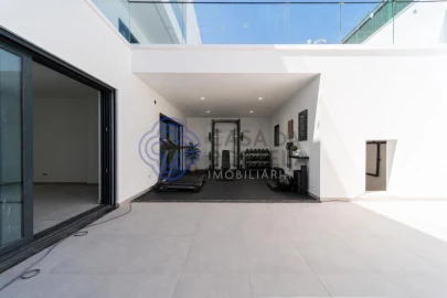 Moradia T4 para Venda em Montenegro