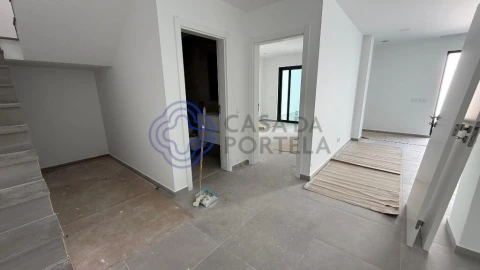 Moradia T4 para Venda em Montenegro