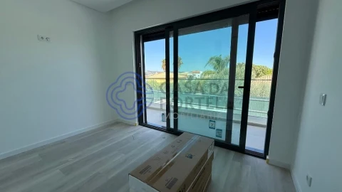 Moradia T4 para Venda em Montenegro