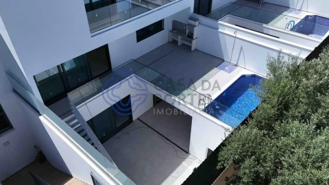 Moradia T4 para Venda em Montenegro