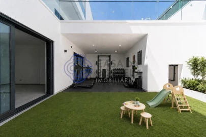 Moradia T4 para Venda em Montenegro