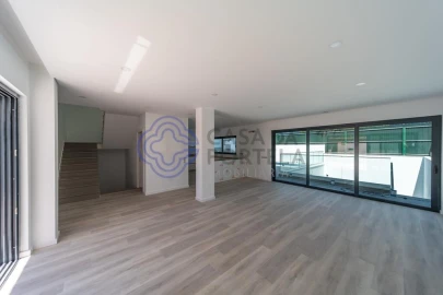 Moradia T4 para Venda em Montenegro