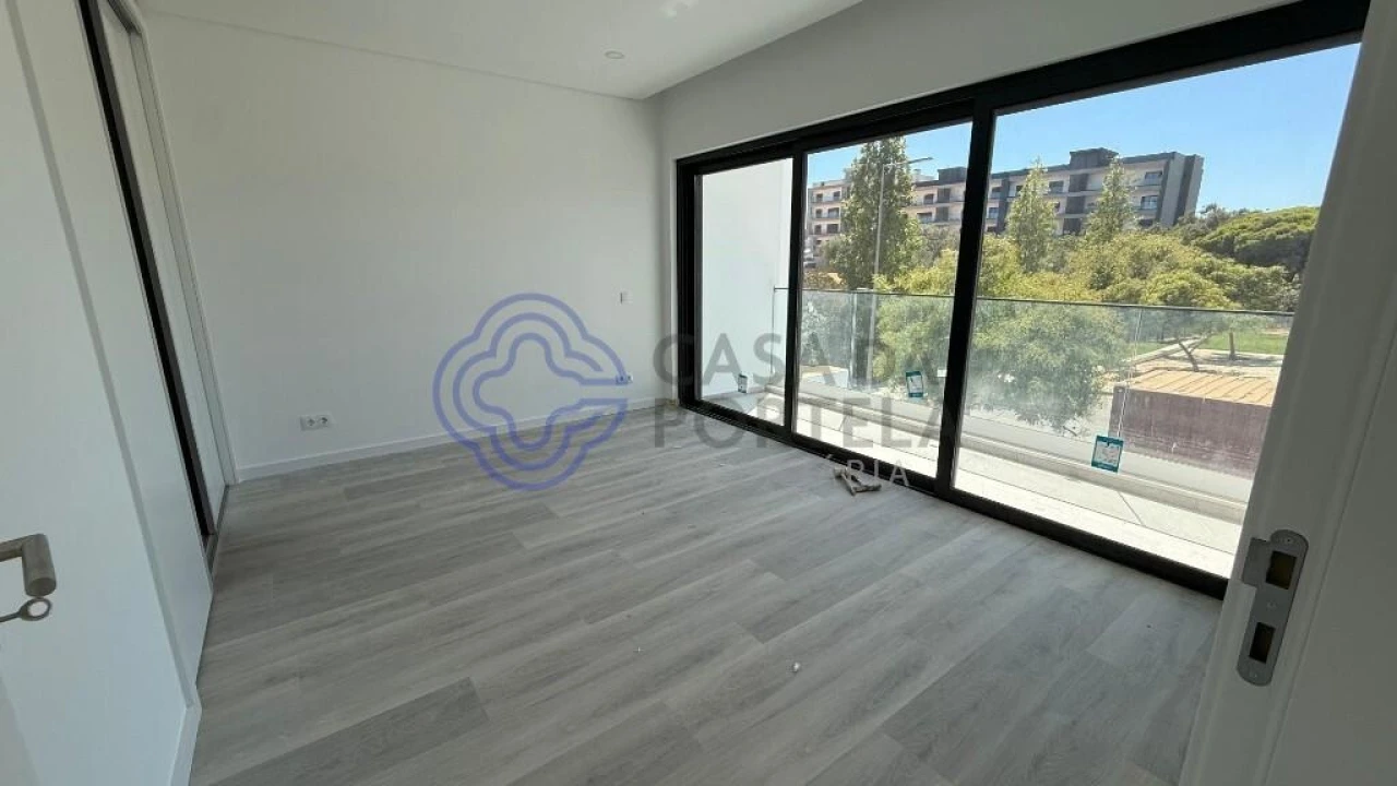 Moradia T4 para Venda em Montenegro Foto 31