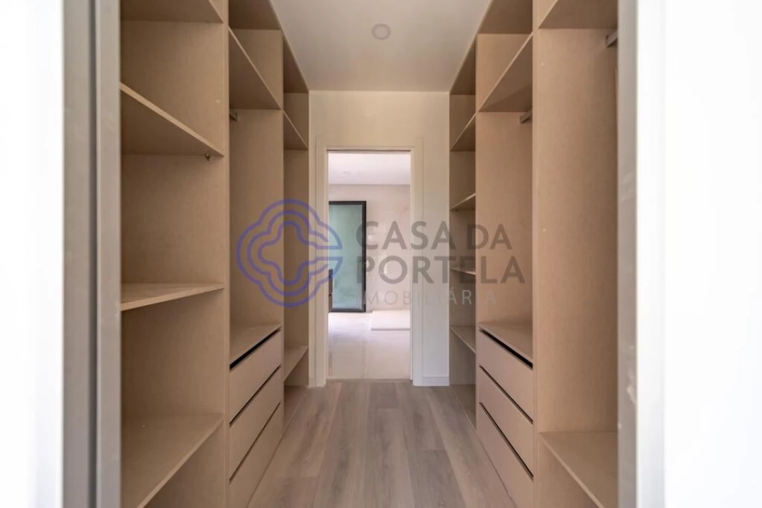 Moradia T4 para Venda em Montenegro Foto 32