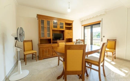 Apartamento T4 para Venda em Santa Comba Dão e Couto do Mosteiro