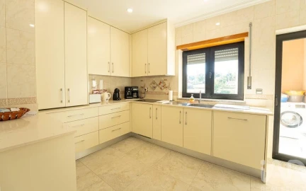 Apartamento T4 para Venda em Santa Comba Dão e Couto do Mosteiro