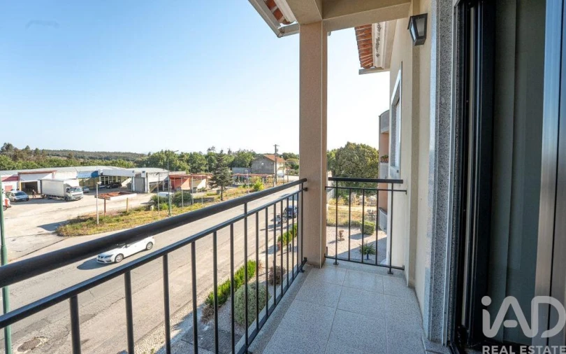 Apartamento T4 para Venda em Santa Comba Dão e Couto do Mosteiro Foto 11