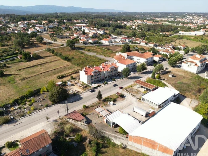 Apartamento T4 para Venda em Santa Comba Dão e Couto do Mosteiro Foto 33