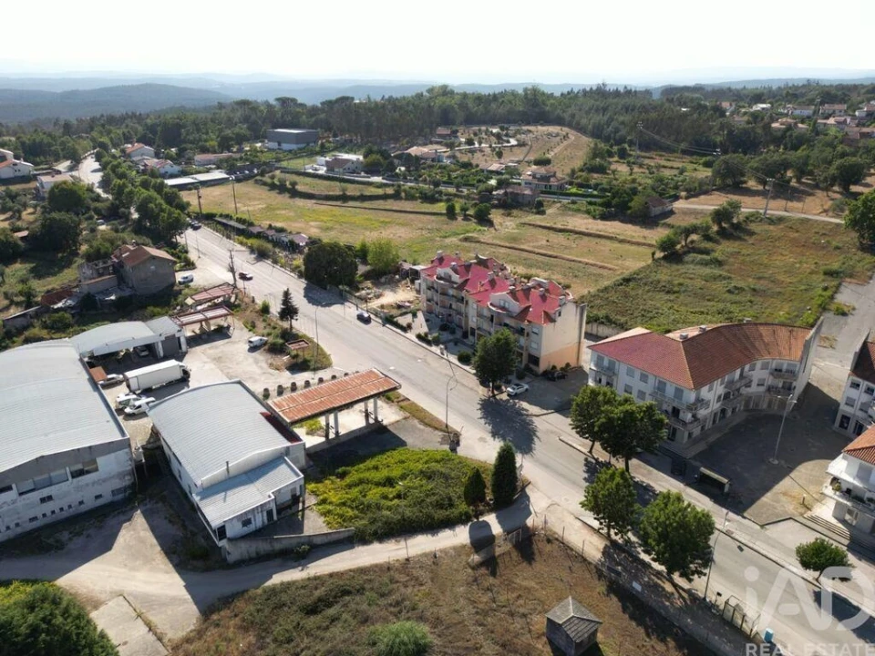 Apartamento T4 para Venda em Santa Comba Dão e Couto do Mosteiro Foto 32