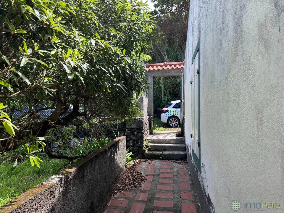 Moradia T2 para Venda em Capelo Foto 12