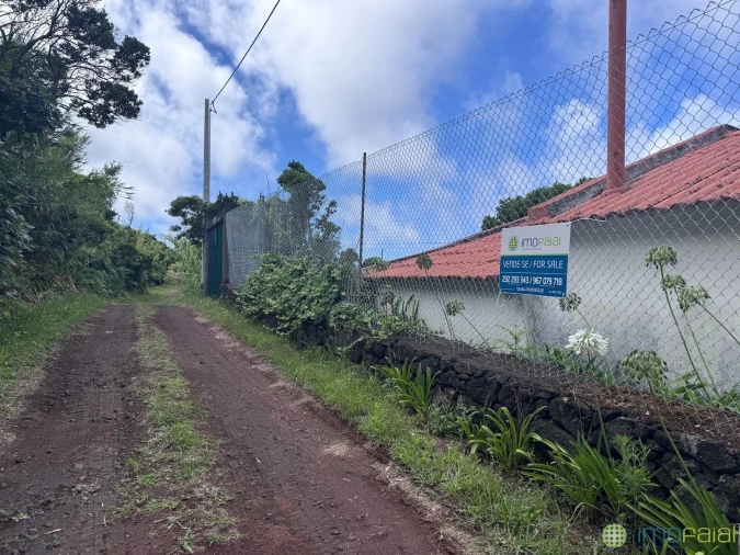 Moradia T2 para Venda em Capelo Foto 46