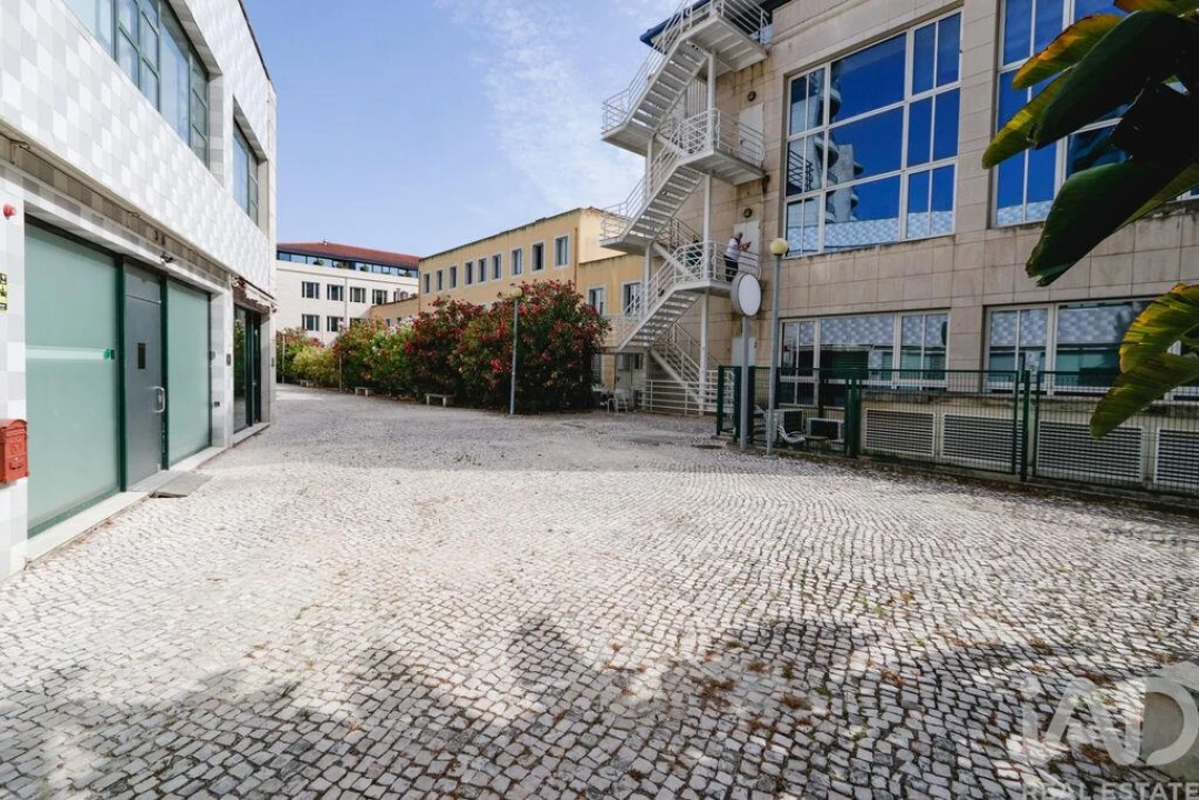 Loja para Arrendamento em Alvalade Foto 16