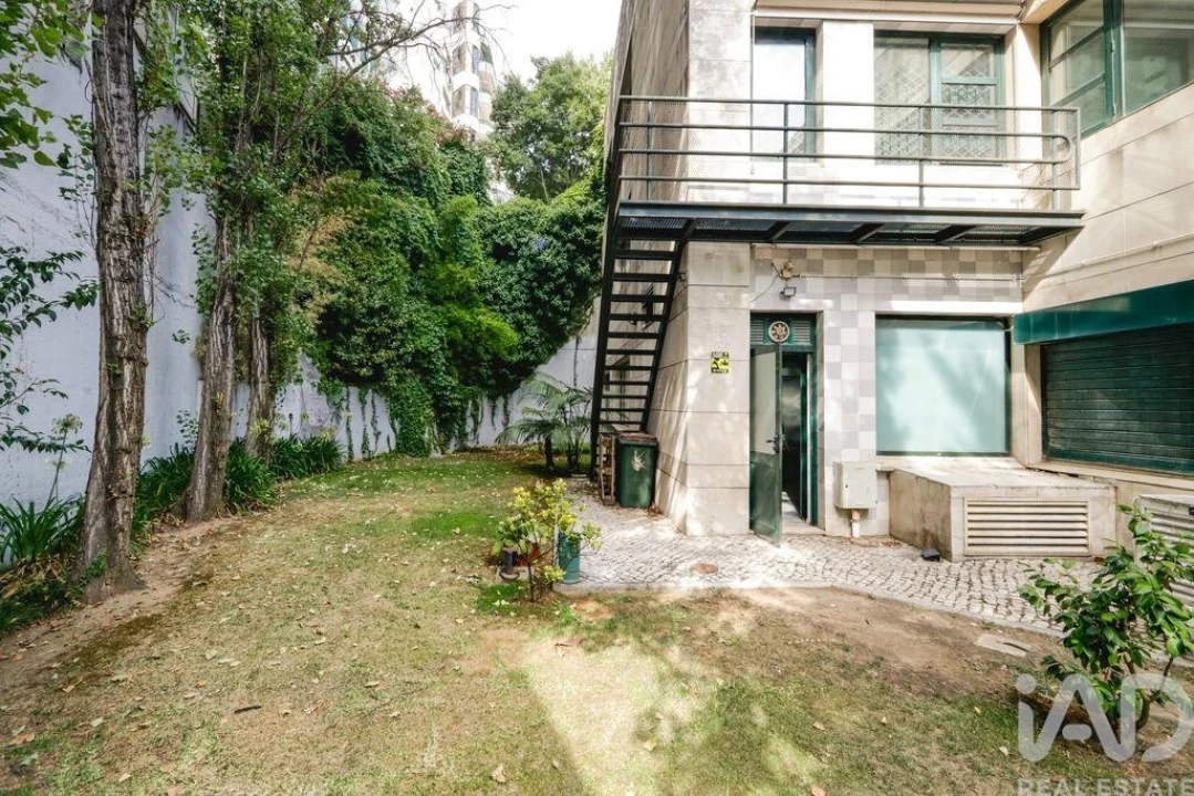 Loja para Arrendamento em Alvalade Foto 15