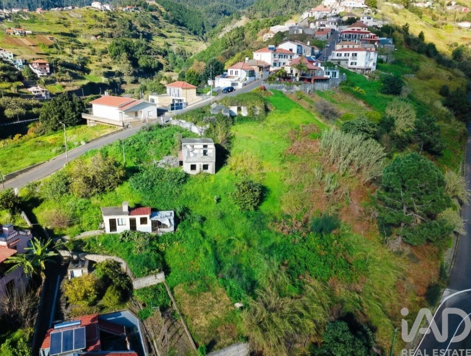 Terreno para Venda em Arco da Calheta Foto 1