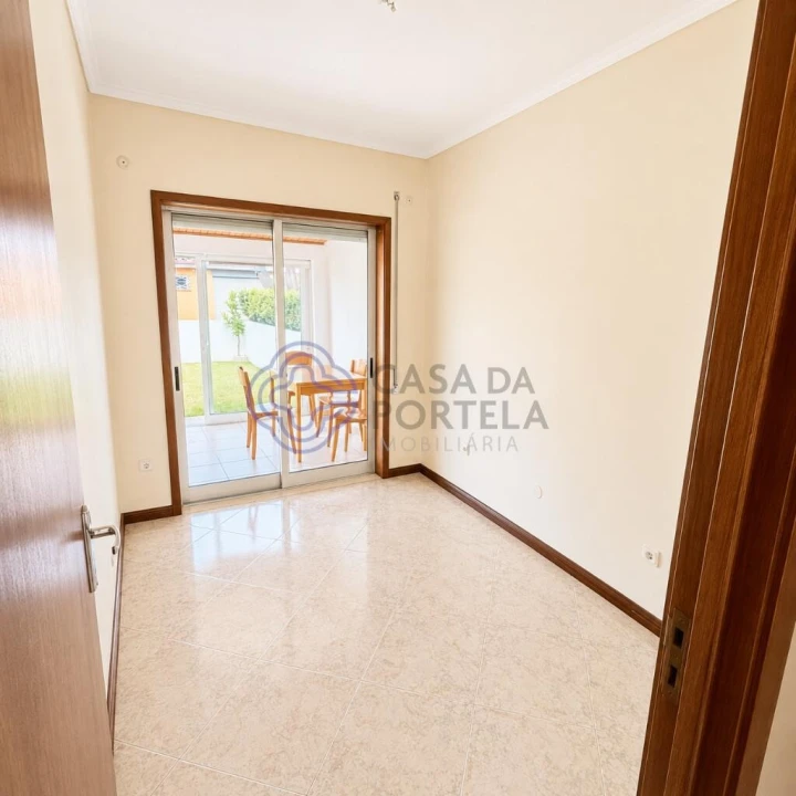 Moradia T4 para Venda em Madalena Foto 10