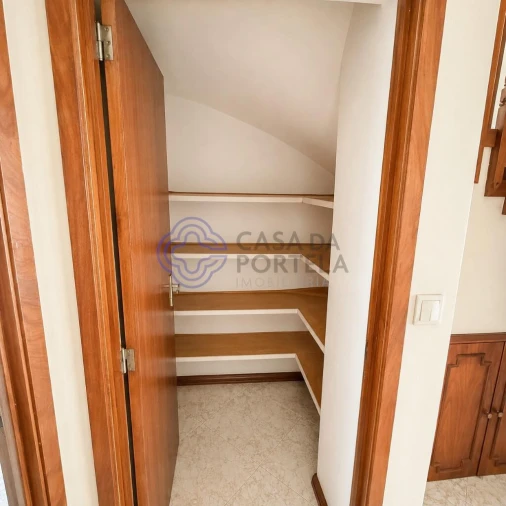 Moradia T4 para Venda em Madalena Foto 8