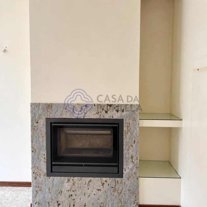Moradia T4 para Venda em Madalena Foto 6