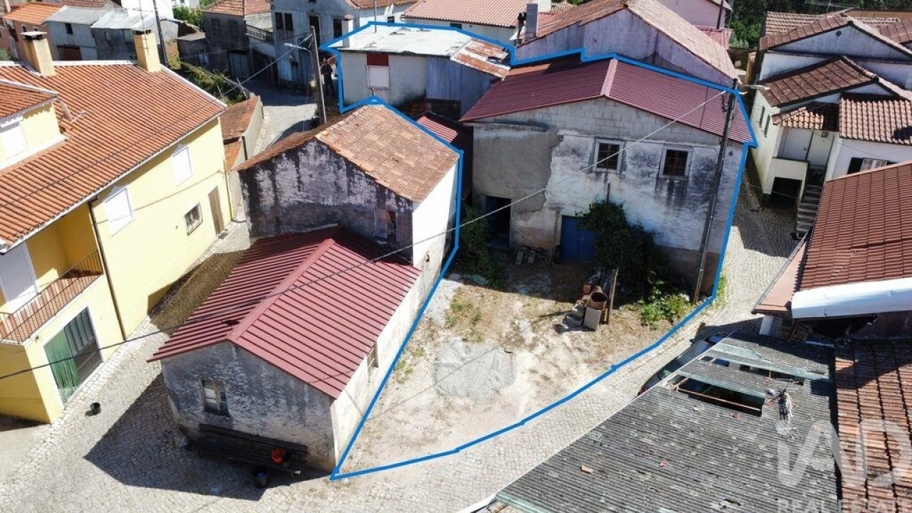 Moradia T3 para Venda em Aguda Foto 1