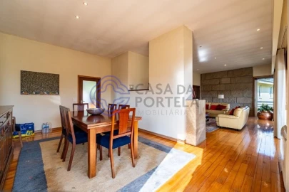 Moradia T5 para Venda em Lagares e Figueira