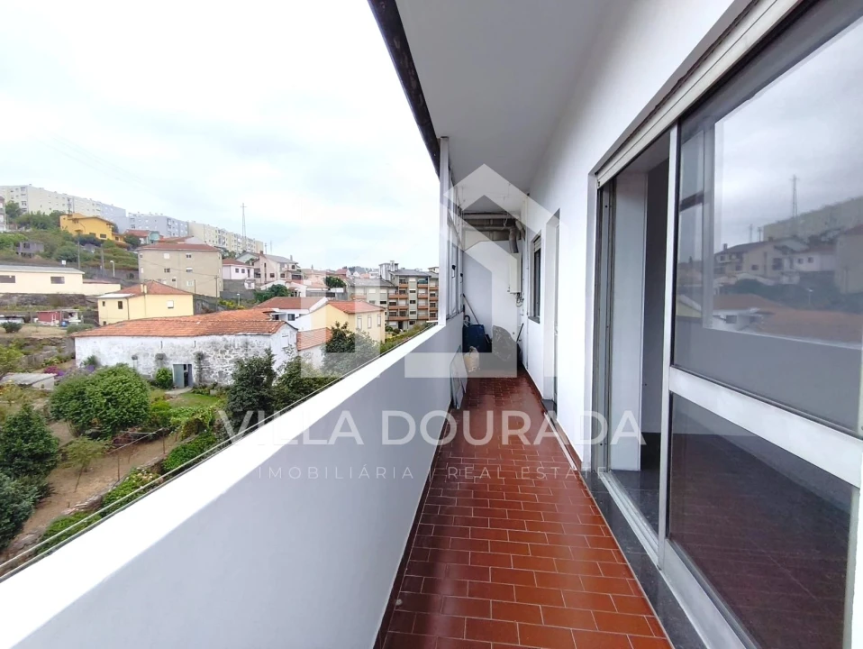 Apartamento T3 para Venda em Fânzeres e São Pedro da Cova Foto 5
