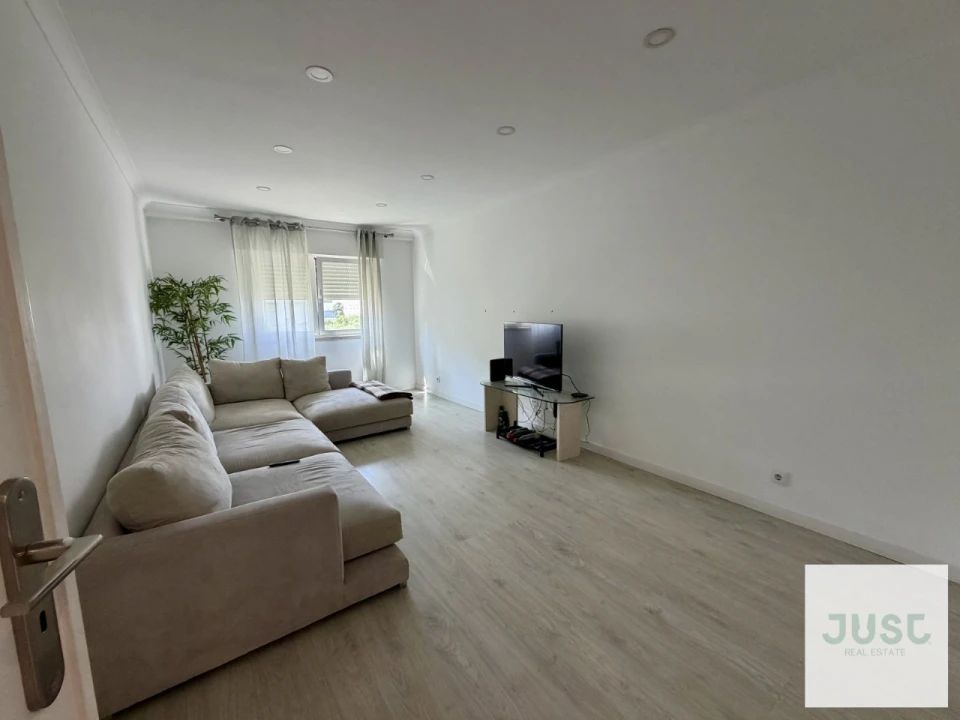 Apartamento T3 para Venda em Seixal, Arrentela e Aldeia de Paio Pires Foto 1
