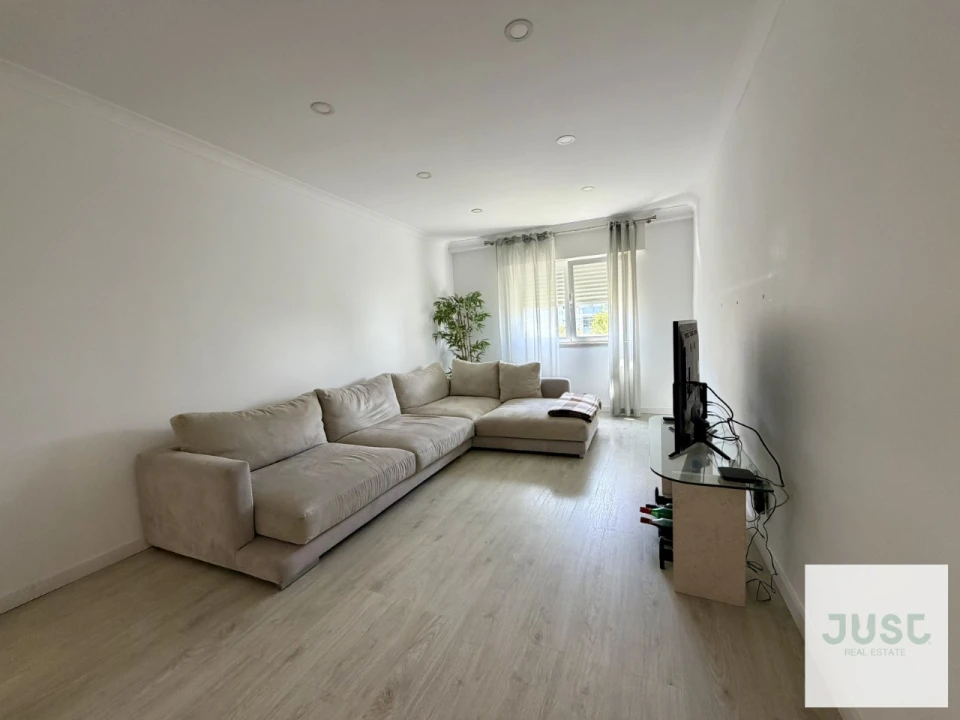 Apartamento T3 para Venda em Seixal, Arrentela e Aldeia de Paio Pires Foto 3