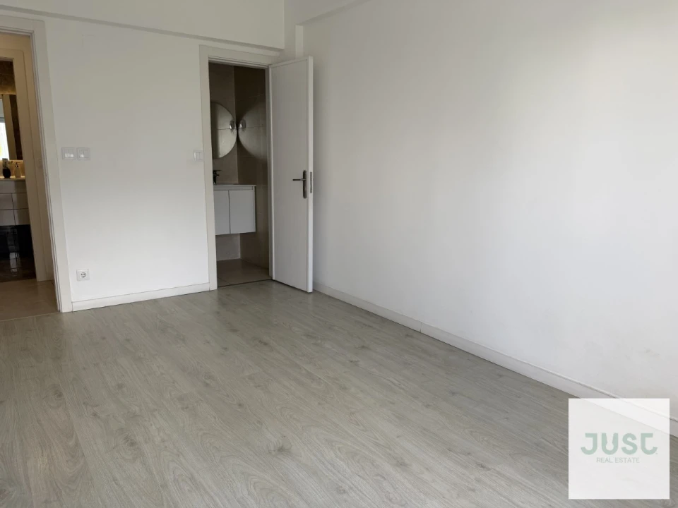 Apartamento T3 para Venda em Seixal, Arrentela e Aldeia de Paio Pires Foto 27