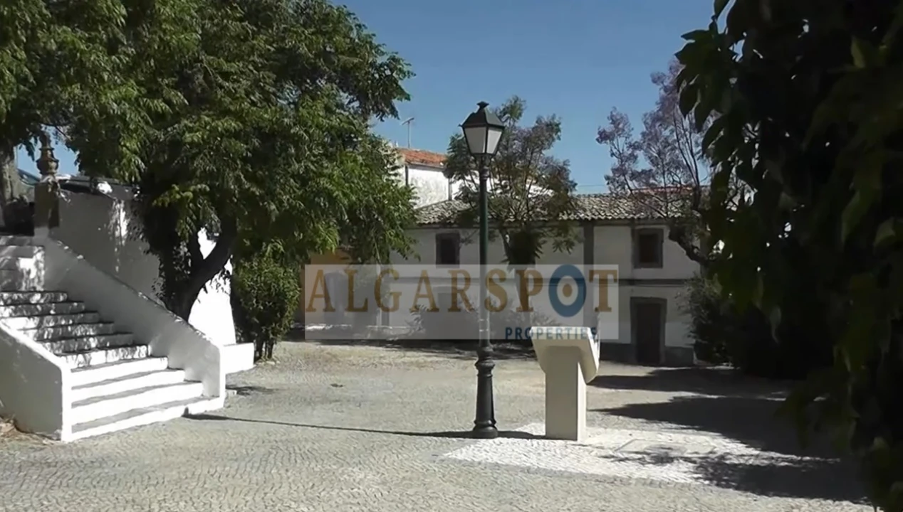 Moradia T4 para Venda em Santa Barbara de Nexe Foto 7