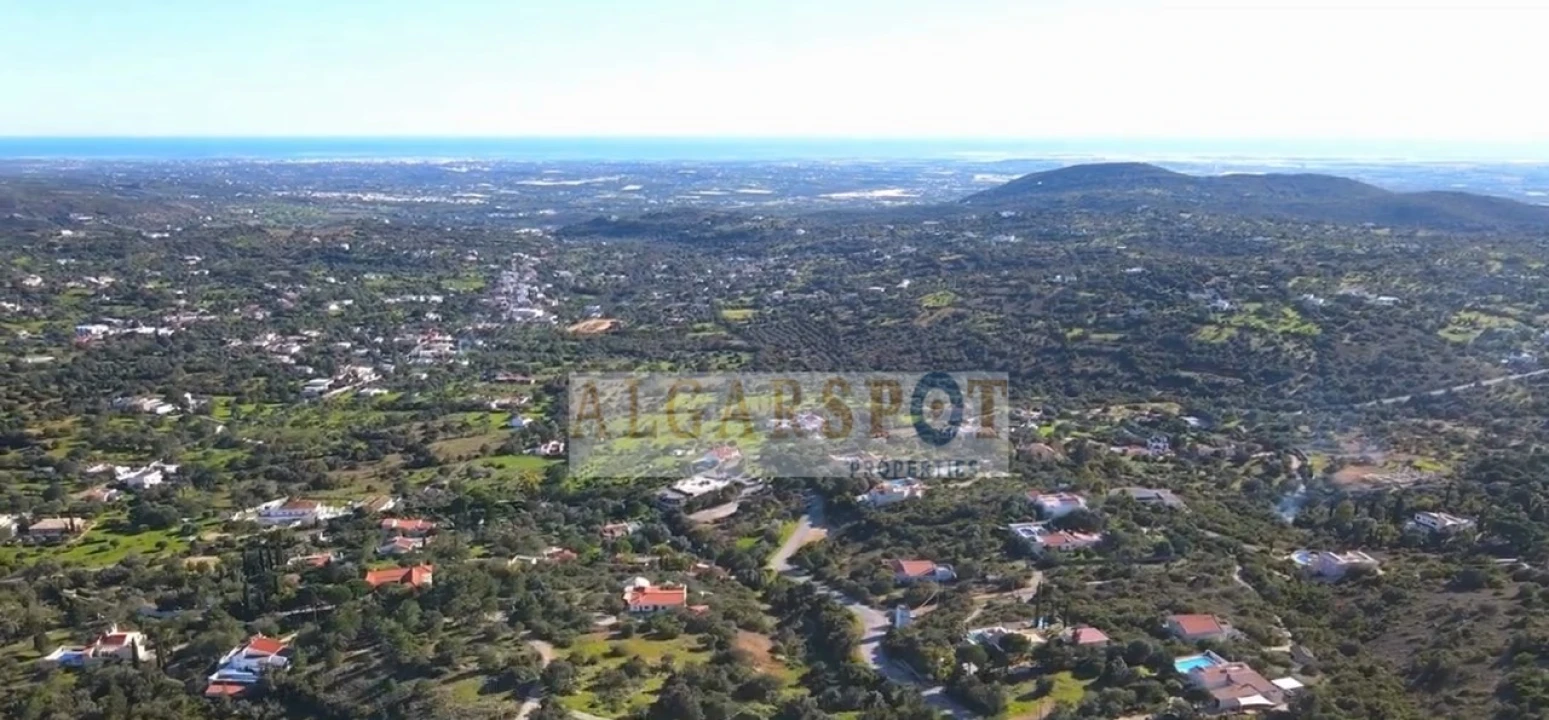 Moradia T4 para Venda em Santa Barbara de Nexe Foto 12