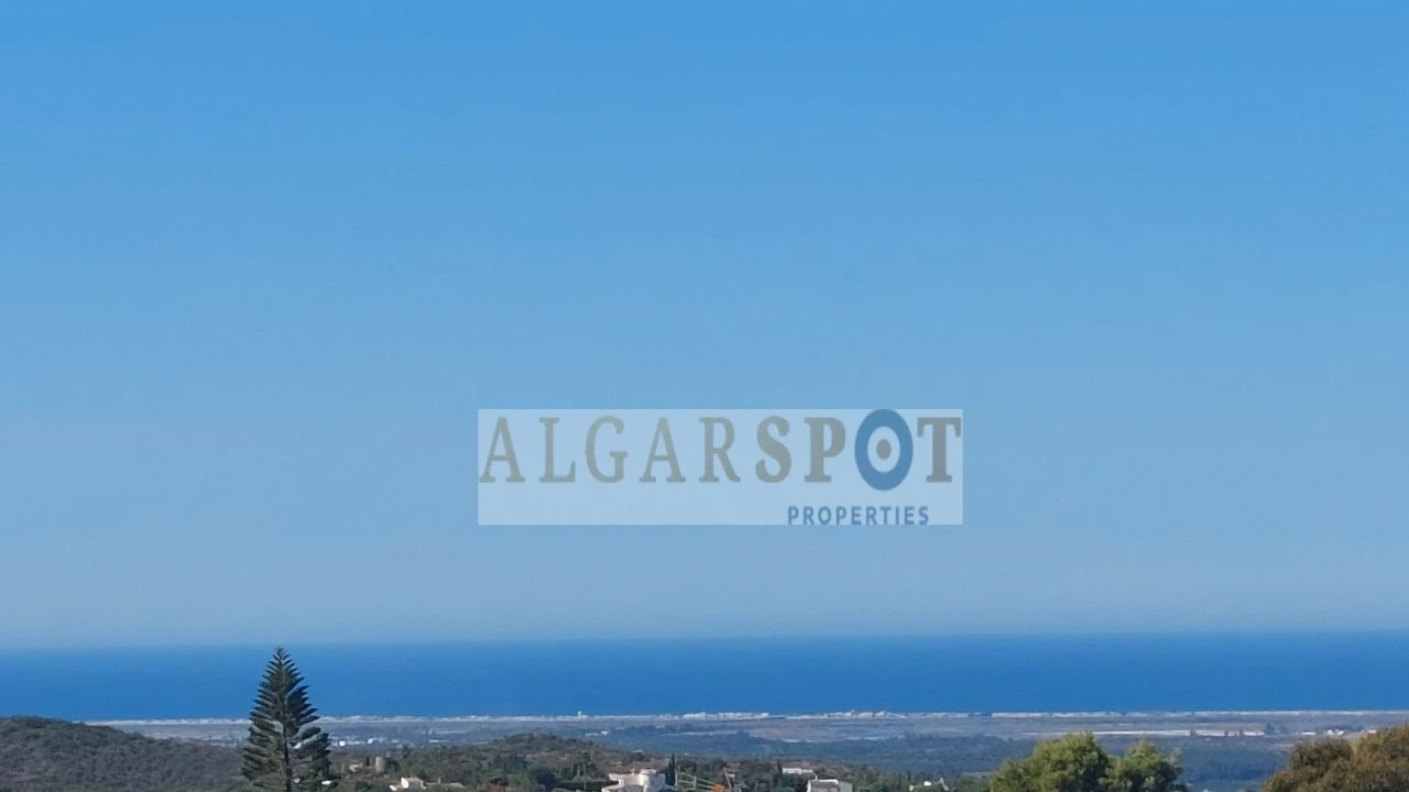 Moradia T4 para Venda em Santa Barbara de Nexe Foto 3
