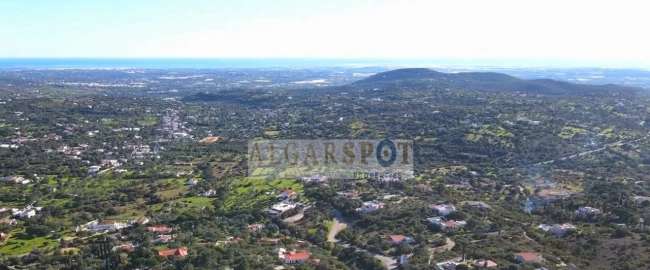Moradia T4 para Venda em Santa Barbara de Nexe