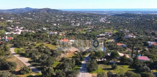 Moradia T4 para Venda em Santa Barbara de Nexe