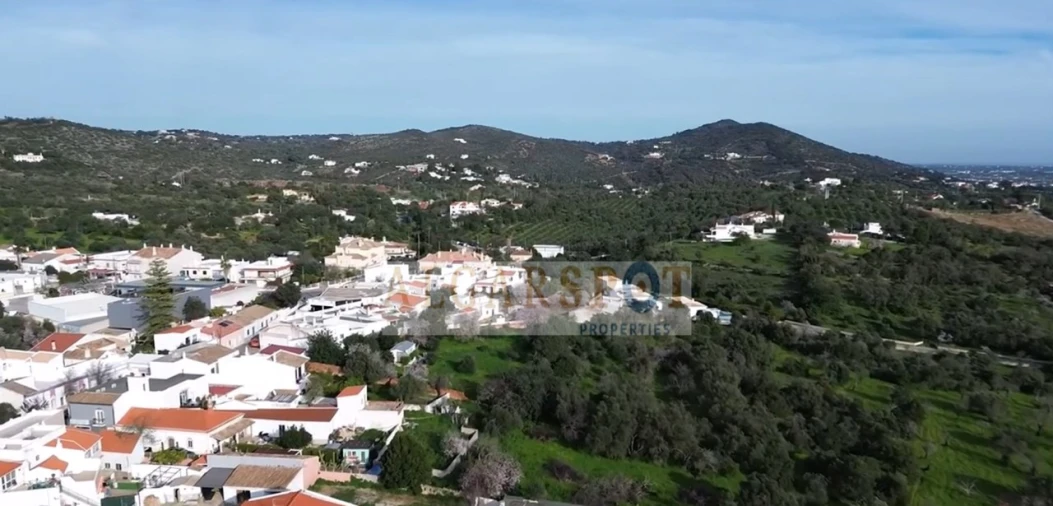 Moradia T4 para Venda em Santa Barbara de Nexe Foto 11