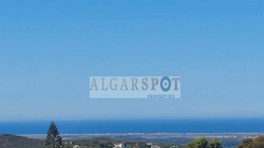 Moradia T4 para Venda em Santa Barbara de Nexe Foto 3