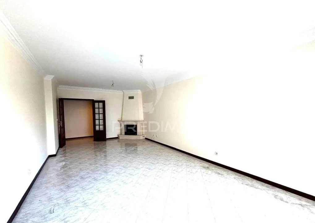Apartamento T2 para Venda em Algueirão-Mem Martins Foto 4