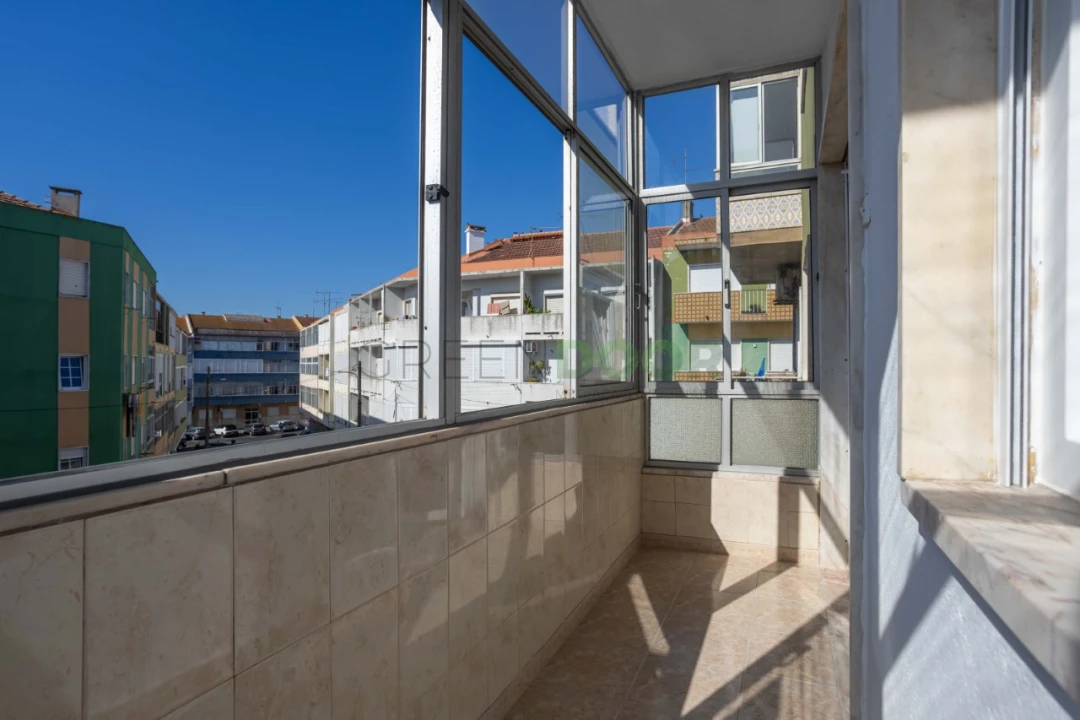 Apartamento T3 para Venda em Seixal, Arrentela e Aldeia de Paio Pires Foto 12