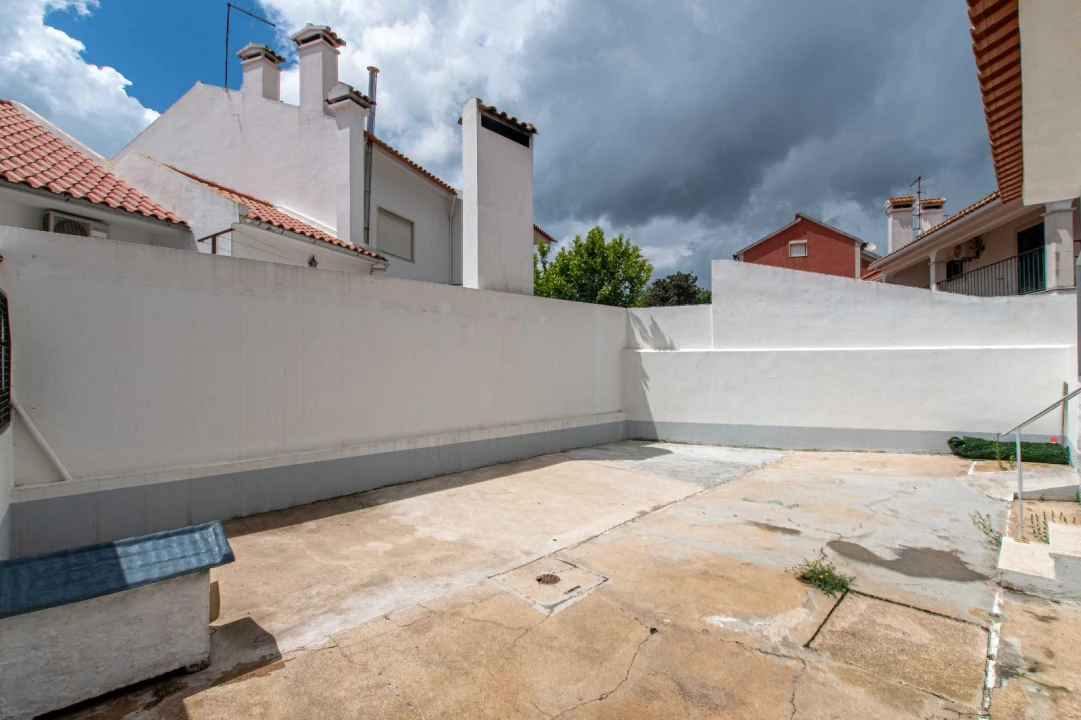 Moradia T2 para Arrendamento em Carregado e Cadafais Foto 21