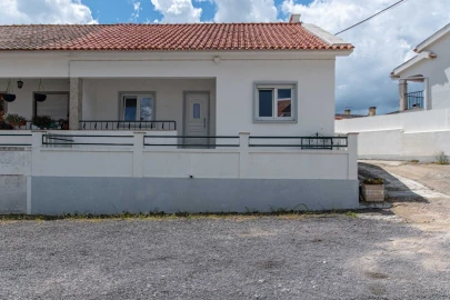 Moradia T2 para Arrendamento em Carregado e Cadafais