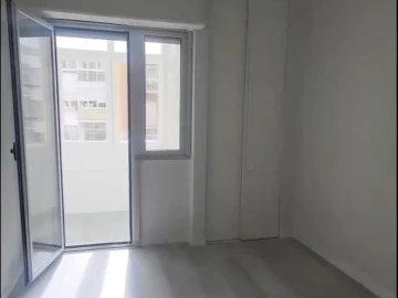 Apartamento T2 para Venda em Oeiras e São Julião da Barra, Paço de Arcos e Caxias