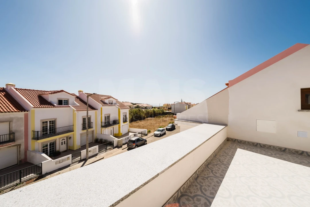 Moradia T4 para Venda em Atouguia da Baleia Foto 1